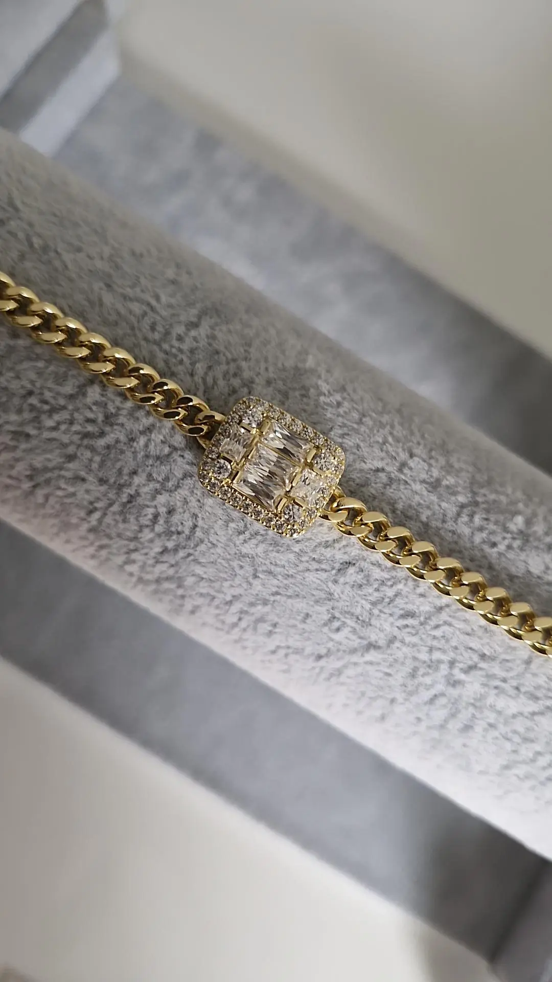 Jorvani Noor Bileklik