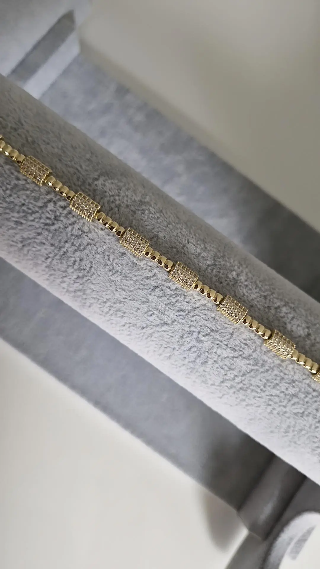 Jorvani Shivelle Bileklik