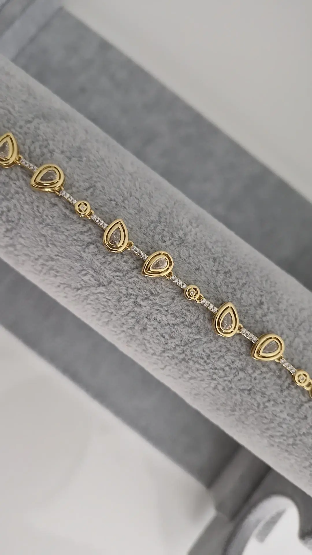 Jorvani Orla Bileklik