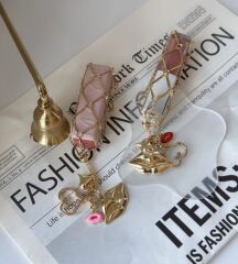 Jorvani Gloss Charm (Pembe)