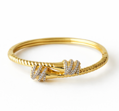 Jorvani Spark Clasp Kelepçe